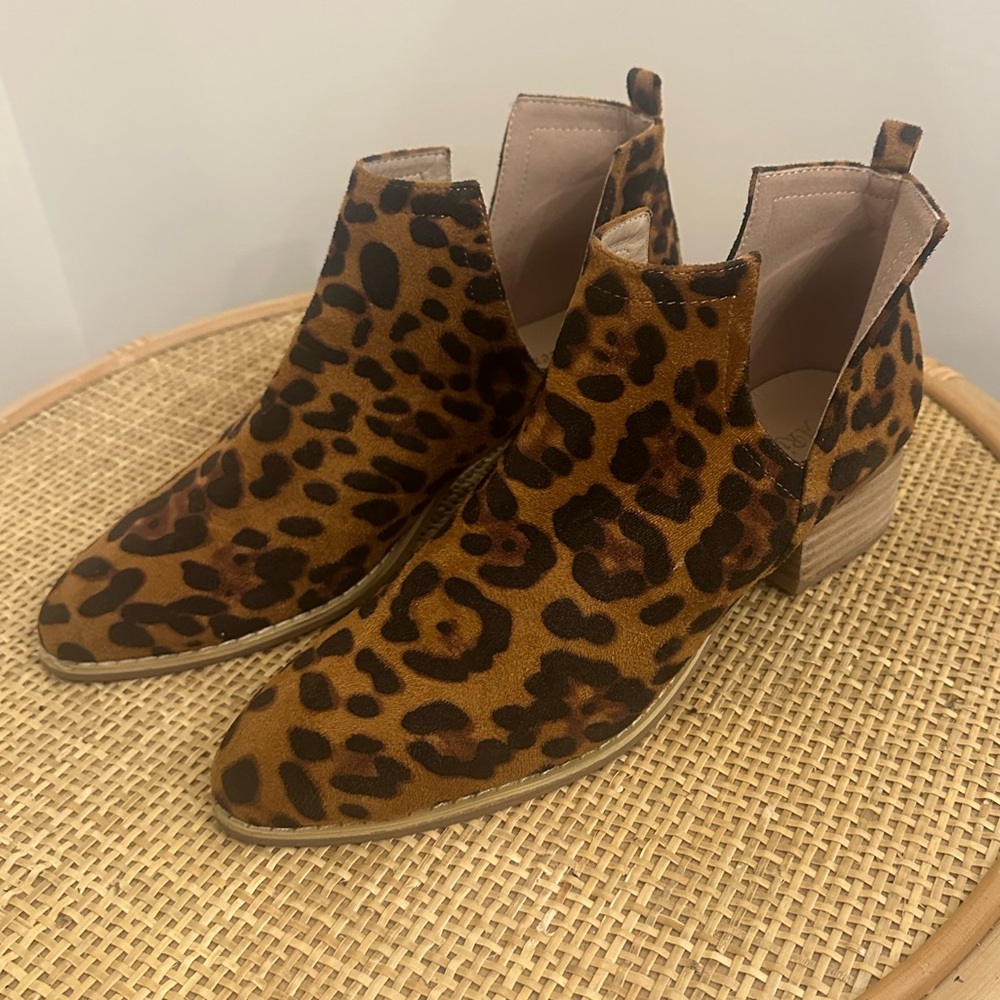 Leopard Brown Suede Ankle Boots with Low Heel and Pointed Toe
